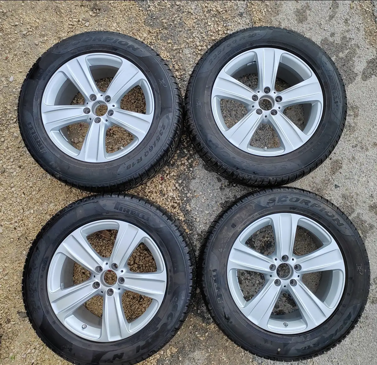 4 Roues complètes de 18 pouces jantes Mercedes origine alu  avec 4 pneus hivers de 235/60R18 103H W253 W251 W164 W163 W166 W222 W221 W211 W212 W213 W219 W218