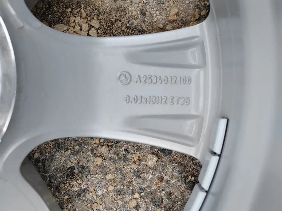 4 Roues complètes de 18 pouces jantes Mercedes origine alu  avec 4 pneus hivers de 235/60R18 103H W253 W251 W164 W163 W166 W222 W221 W211 W212 W213 W219 W218