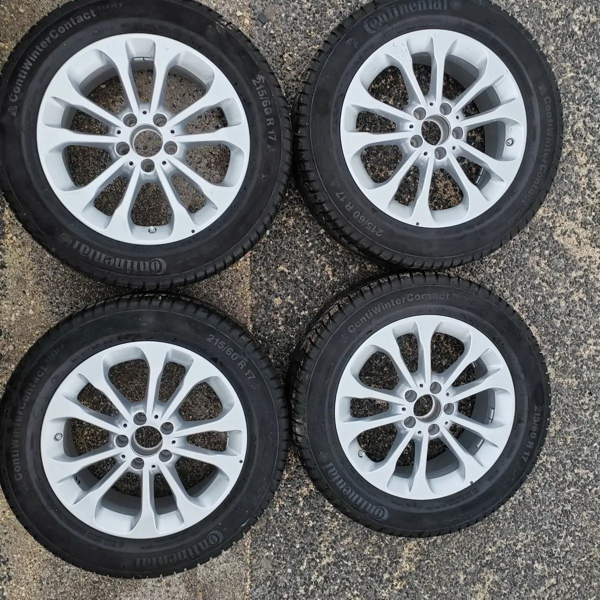 4 roues complètes pneus Continental Hivers + jantes Mercedes